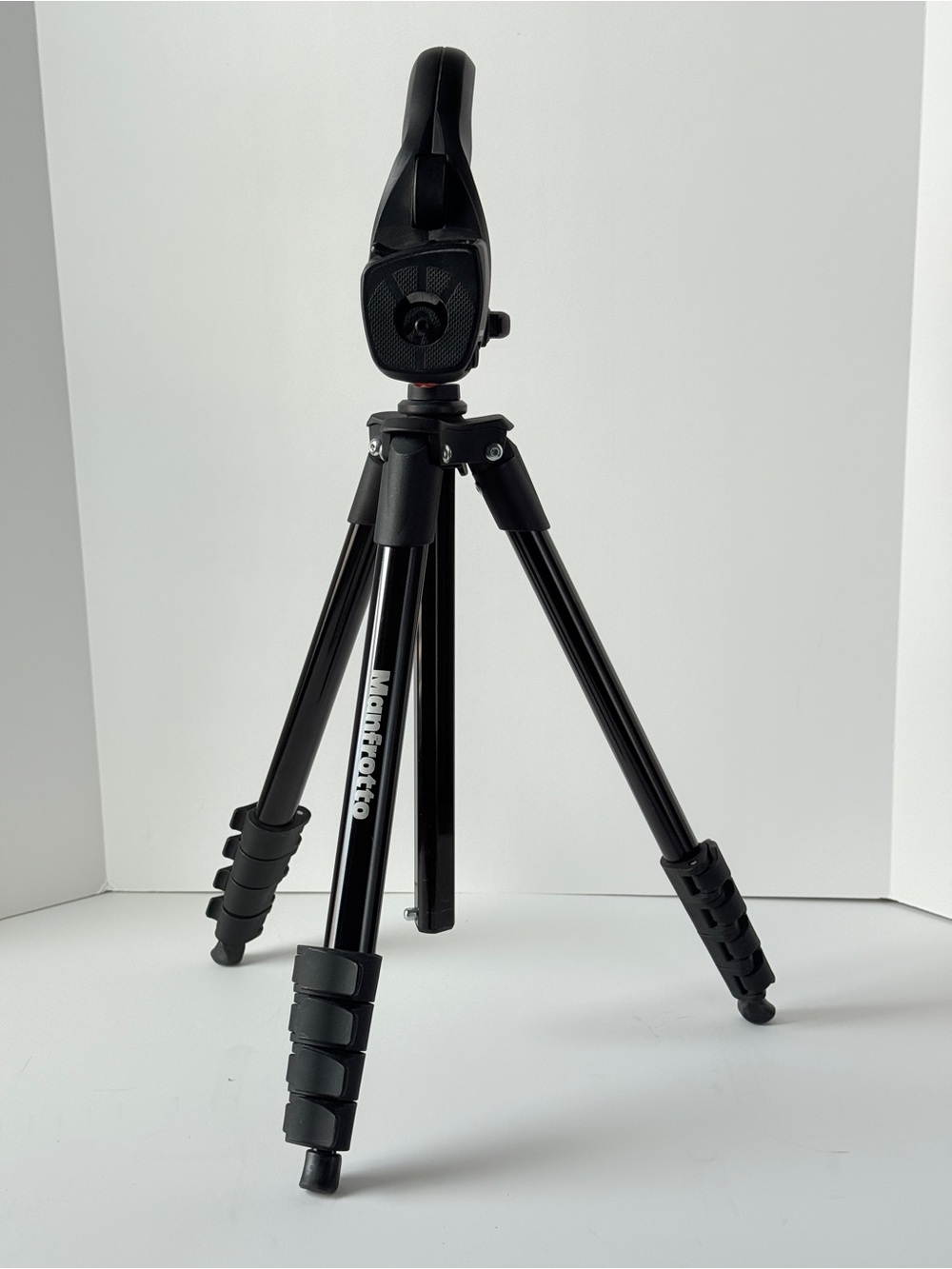 Manfrotto Black Camera Tripod with 3-Way Head - Picture 2 of 15